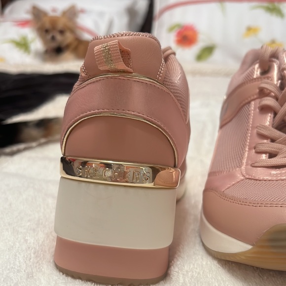 Sketchers - Picture 2 of 2